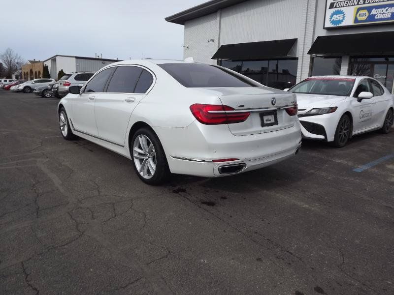 Used 2018 BMW 750i xDrive AWD/4WD image 3