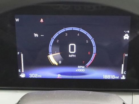 Used 2025 Chevrolet Trax LT FWD image 11