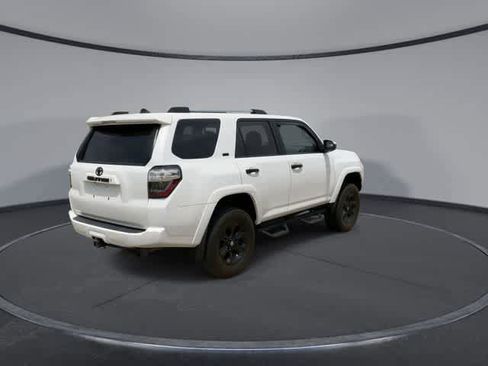 Used 2022 Toyota 4Runner SR5 AWD/4WD image 8