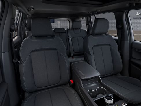 New 2025 Jeep Grand Cherokee Laredo X w/ Luxury Tech Group I AWD/4WD image 16