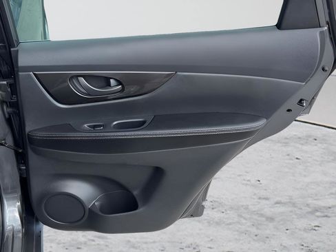 Used 2019 Nissan Rogue S FWD image 25