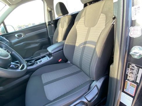 Certified 2023 Kia Sorento LX FWD image 10