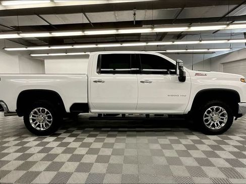 Used 2025 Chevrolet Silverado 2500 LTZ w/ LTZ Convenience Package AWD/4WD image 15