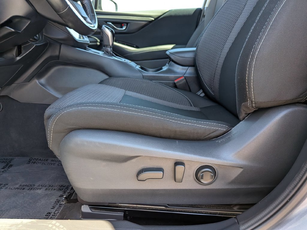 Used 2025 Subaru Outback Premium AWD/4WD image 14