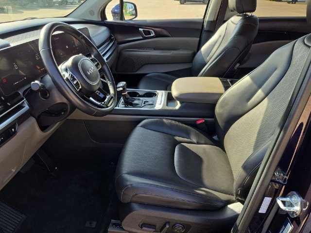 Used 2025 Kia Carnival FWD image 14