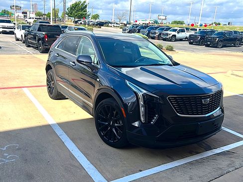 Used 2023 Cadillac XT4 Luxury w/ LPO, Onyx Lite Package image 3
