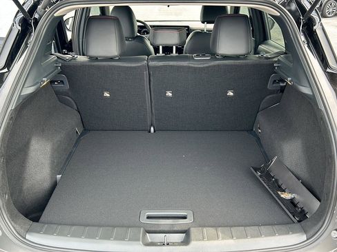 New 2025 Nissan Kicks SR image 17