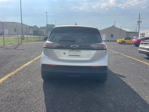 Used 2023 Chevrolet Bolt LT w/ Infotainment Package FWD image 4