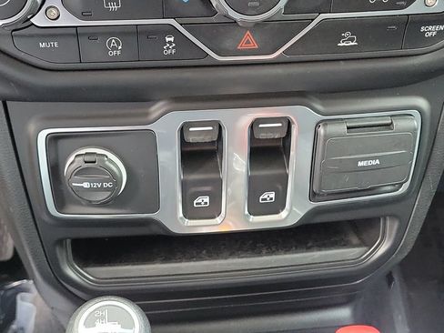 Used 2021 Jeep Wrangler Sport AWD/4WD image 31
