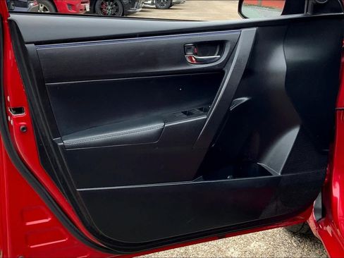 Used 2018 Toyota Corolla SE image 21