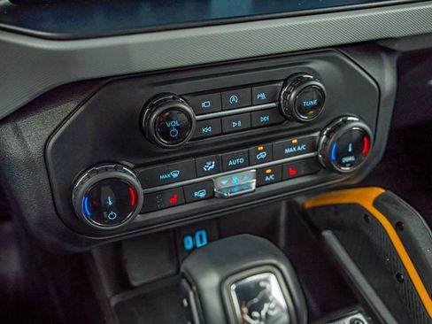 Used 2022 Ford Bronco Badlands w/ Sasquatch Package AWD/4WD image 28