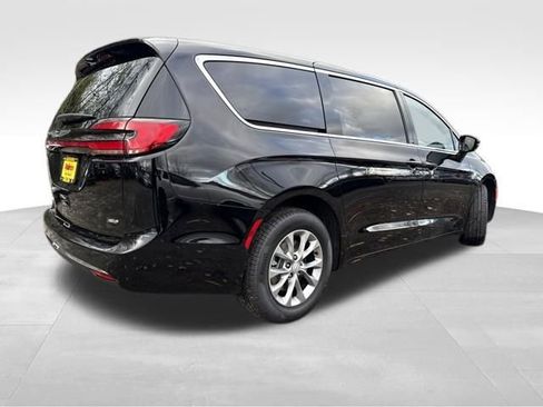 New 2026 Chrysler Pacifica Select image 7