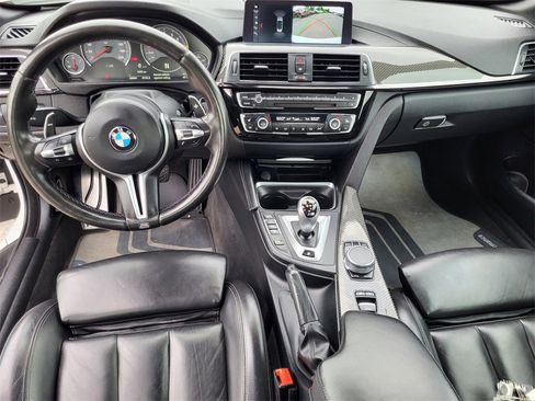 Used 2020 BMW M4 Convertible image 21