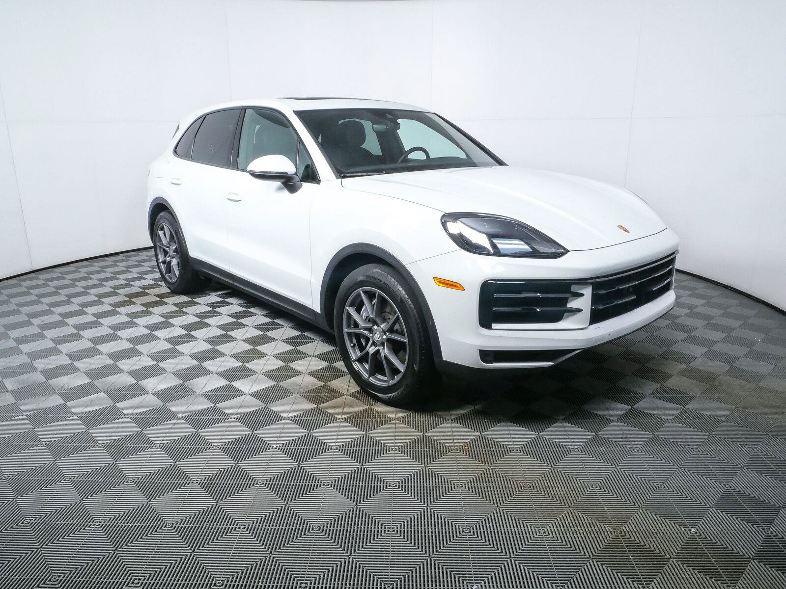 Certified 2024 Porsche Cayenne AWD/4WD image 27