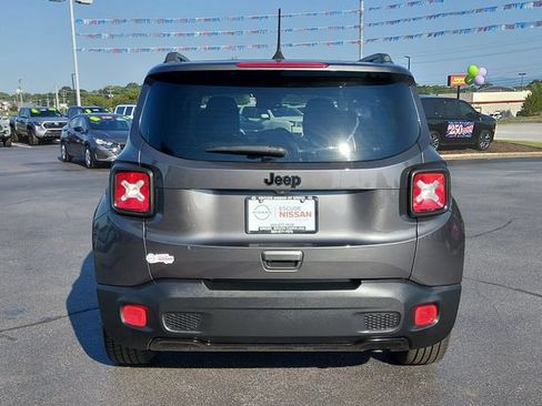 Used 2018 Jeep Renegade Altitude w/ Popular Equipment Group FWD image 4
