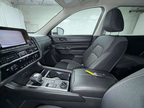Used 2024 Nissan Pathfinder SV w/ Lighting Package (N92) AWD/4WD image 11