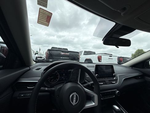 Used 2025 Nissan Altima 2.5 SR image 16