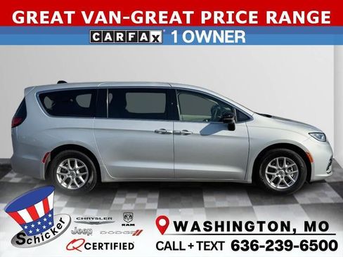 Used 2024 Chrysler Pacifica Touring-L FWD image 1
