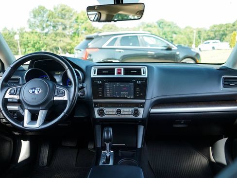 Used 2017 Subaru Outback 3.6R Limited AWD/4WD image 10