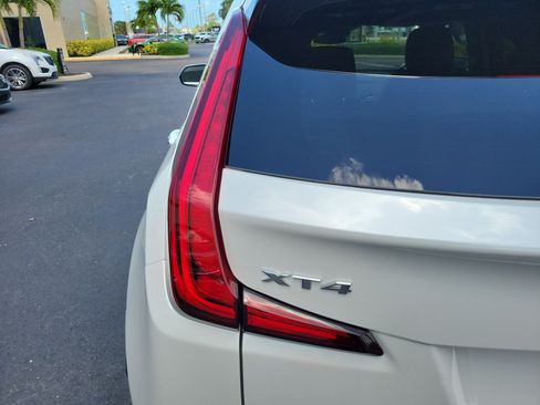 Certified 2023 Cadillac XT4 Luxury FWD image 10