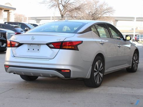 Used 2021 Nissan Altima 2.5 SV image 3