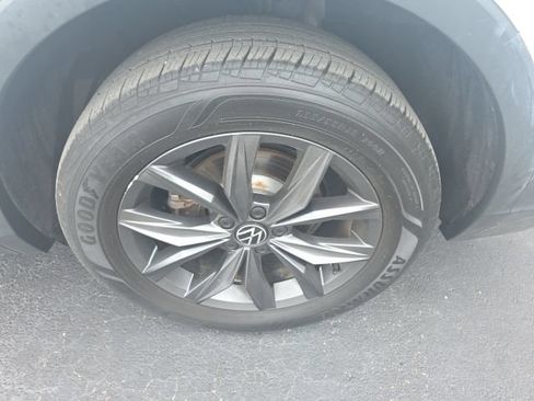 Used 2022 Volkswagen Tiguan SE FWD image 10