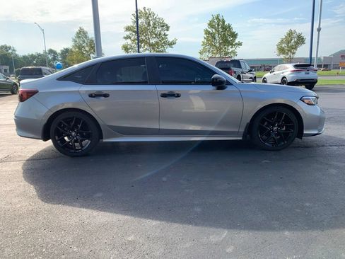 Used 2025 Honda Civic Sport image 2