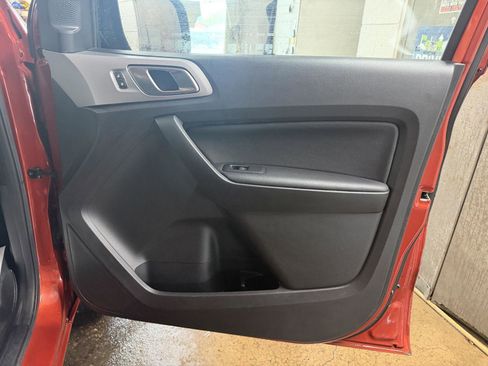 Used 2019 Ford Ranger XLT w/ Equipment Group 302A Luxury AWD/4WD image 11