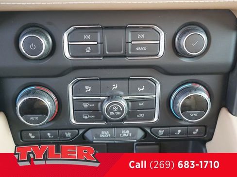 Used 2021 Chevrolet Suburban Premier w/ Premium Package AWD/4WD image 36