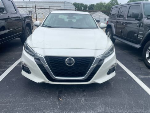 Used 2019 Nissan Altima 2.5 SL FWD image 2