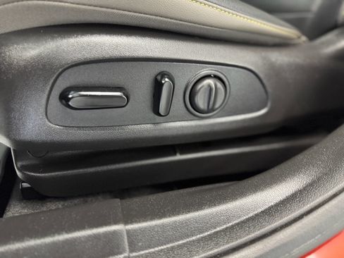 Used 2024 Chevrolet Trax ACTIV w/ Sunroof Package FWD image 14