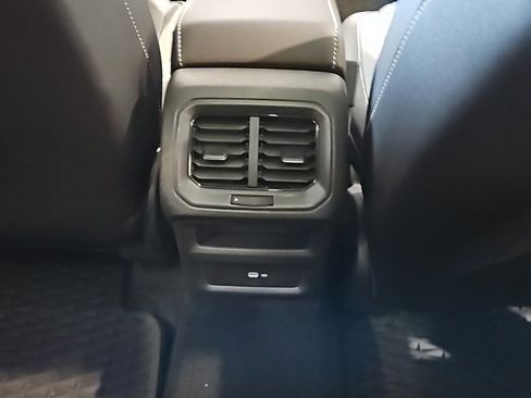 Used 2022 Volkswagen Taos SEL image 18