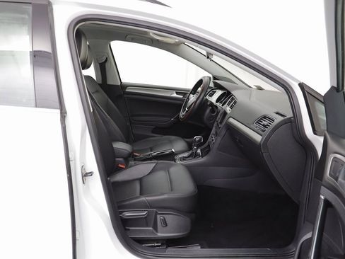 Used 2016 Volkswagen Golf SE image 18