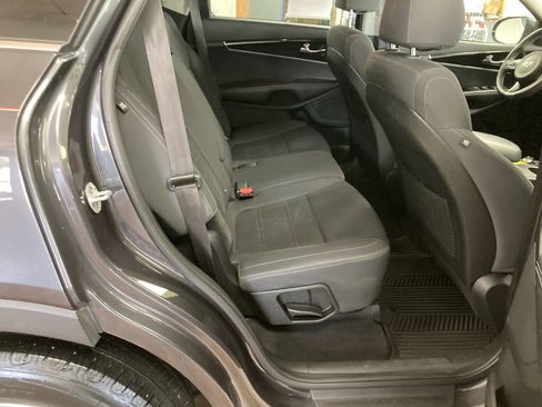 Used 2018 Kia Sorento LX image 17
