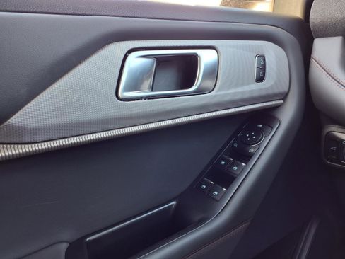 Used 2025 Ford Explorer Active w/ Active Comfort Package image 20