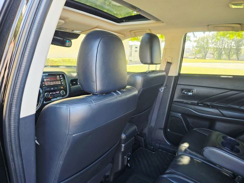 Used 2018 Mitsubishi Outlander SEL image 39