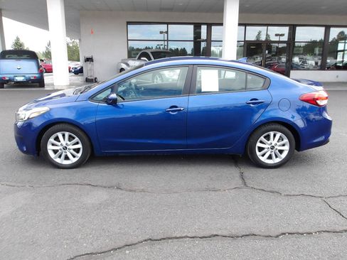 Used 2017 Kia Forte LX w/ LX Popular Package FWD image 2