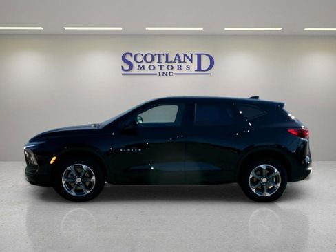 Used 2025 Chevrolet Blazer LT FWD image 1