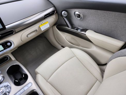 Used 2025 Genesis GV60 Advanced image 15