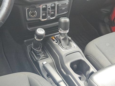 Used 2019 Jeep Wrangler Unlimited Sport S AWD/4WD image 18