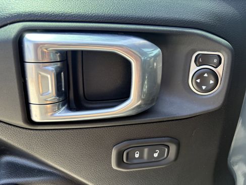 Used 2024 Jeep Gladiator Mojave image 12