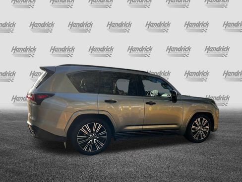 Used 2022 Lexus LX 600 4WD w/ Appearance Package image 10