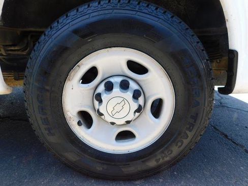 Used 2006 Chevrolet Express 3500 Extended Passenger w/ Power and Light Package RWD image 8