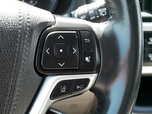 Used 2019 Toyota Highlander XLE AWD/4WD image 26