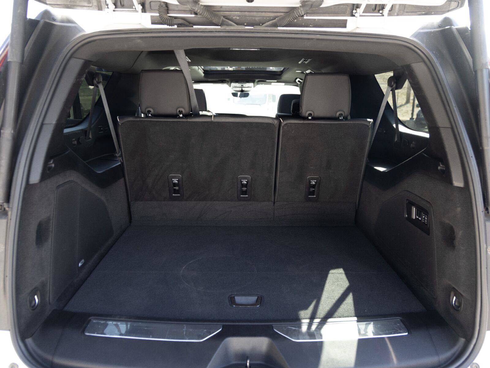 Used 2024 Cadillac Escalade ESV Sport w/ LPO, ONYX Package AWD/4WD image 24