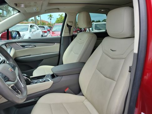 Certified 2022 Cadillac XT5 Premium Luxury w/ LPO, Premium Carpet Package FWD image 21