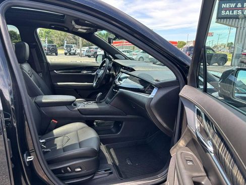 Used 2023 Cadillac XT6 Premium Luxury w/ Technology Package FWD image 11