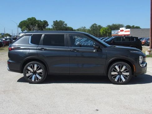 New 2026 Mitsubishi Outlander SE FWD image 2