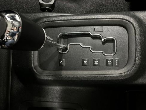 Used 2017 Jeep Wrangler Rubicon w/ Power Convenience Group AWD/4WD image 15