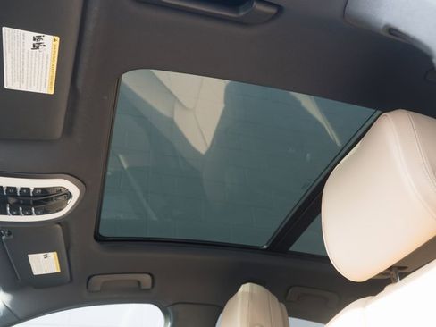 Certified 2023 Porsche Macan Turbo image 30